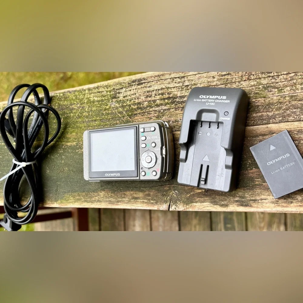 Olympus Stylus 600 Silver Camera - Screen not working